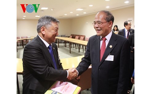 NA Chairman meets Parliament Speakers of Mongolia, Mozambique - ảnh 1